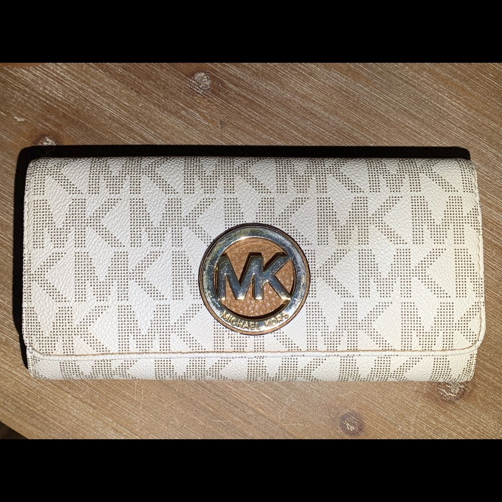 Michael Kors wallet NEW